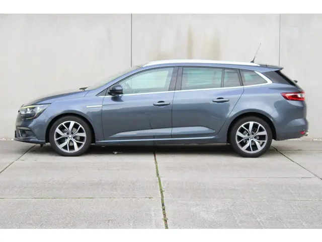 Renault Mégane Estate 1.2 TCe Bose AUTOMAAT / CAMERA / OPEN DAK / NIEUWE APK