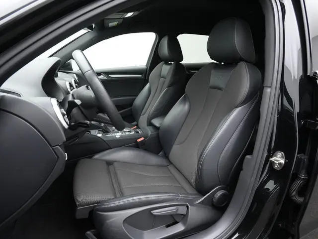 Audi A3 Sportback 30 TFSI 116 pk S-tronic S-Line | Bang & Olufsen | Stoelverwarming | Navigatie | Ke...