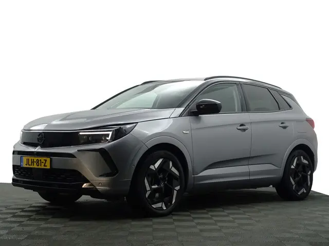 Opel Grandland 1.6 Turbo Plug-In Hybrid 4x4 GSe- Two Tone, Carplay, Android Auto, 360 Camera, Standk...