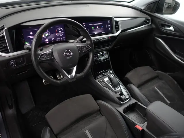 Opel Grandland 1.6 Turbo Plug-In Hybrid 4x4 GSe- Two Tone, Carplay, Android Auto, 360 Camera, Standk...