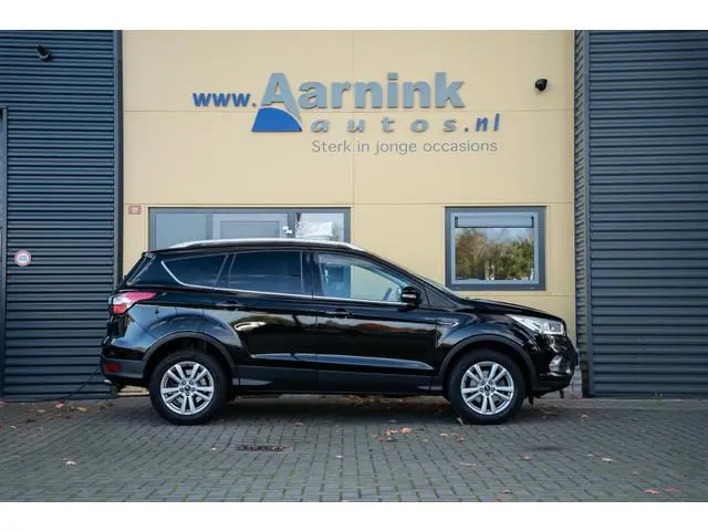 FORD KUGA 1.5 150 pk Titanium trekhaak, apple carplay, autom airco, lederen bekl., camera, winterpac...