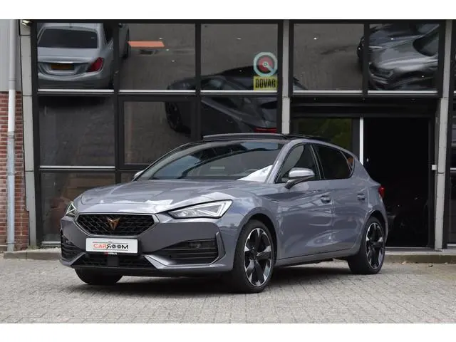 CUPRA Leon 1.4 e-Hybrid VZ Business Pano Keyless Lane Camera