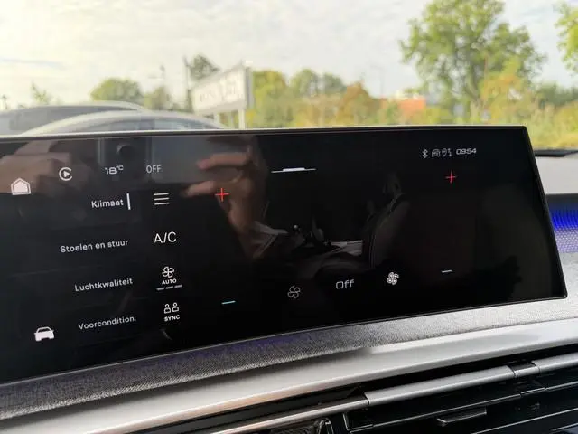 Peugeot e-3008