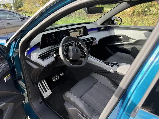 Peugeot e-3008
