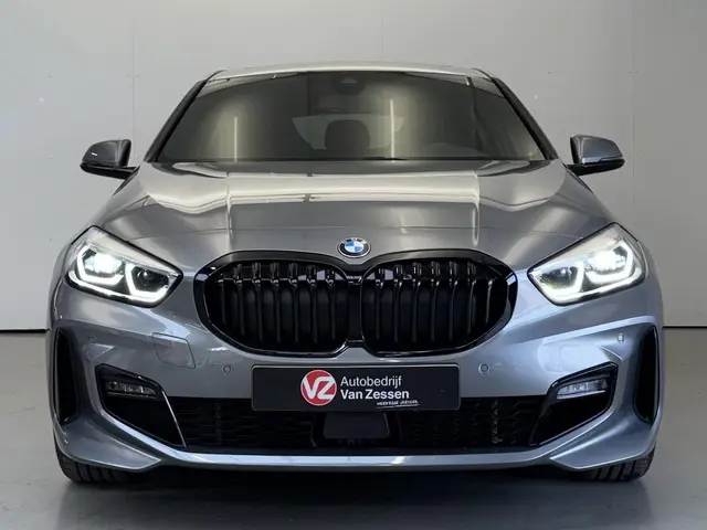 BMW 1-serie 120i | M-Sport | Pano | Stoel- stuurverwarming | Harman Kardon | Afn. Trekhaak | Elektri...