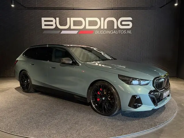 BMW i5 Touring eDrive40 M Sport | Pano | Bowers & Wilkins | Driving Assist Pro