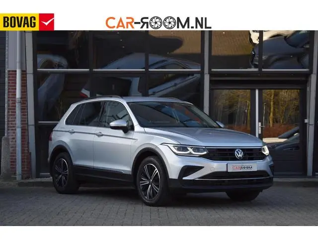 Volkswagen Tiguan 1.5 TSI Life Business Camera ACC Keyless IQ.LIGHT