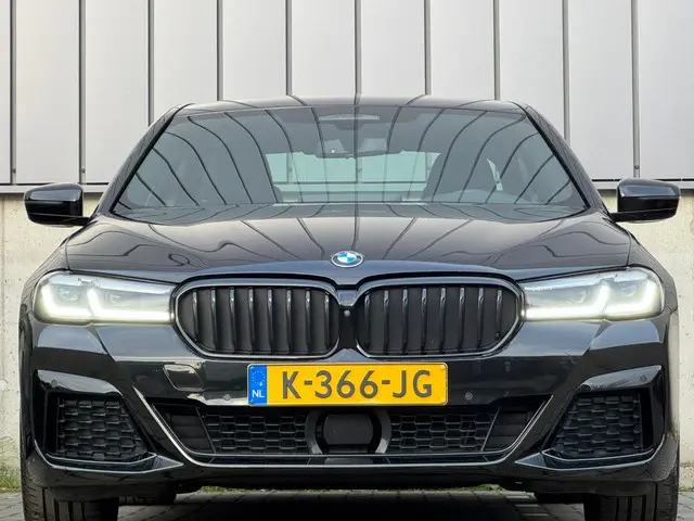 BMW 5-serie 520i 184PK M-Sport Shadow 360 Camera Dode-Hoek Keyless