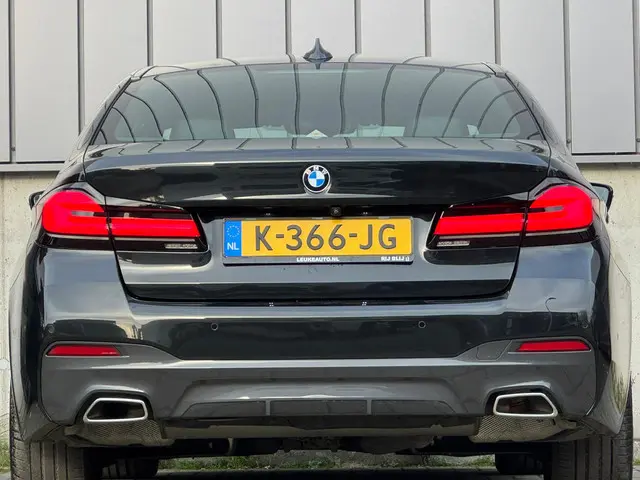 BMW 5-serie 520i 184PK M-Sport Shadow 360 Camera Dode-Hoek Keyless