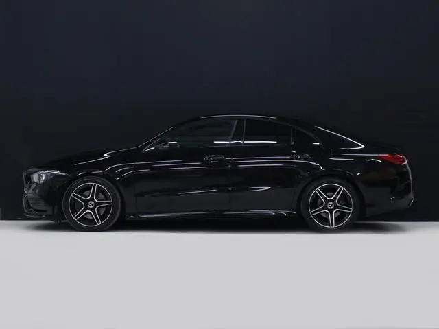 Mercedes-Benz CLA-klasse 200 Business Solution AMG [SFEERVERLICHTING, LED, STOELVERWARMING, BLUETOOT...