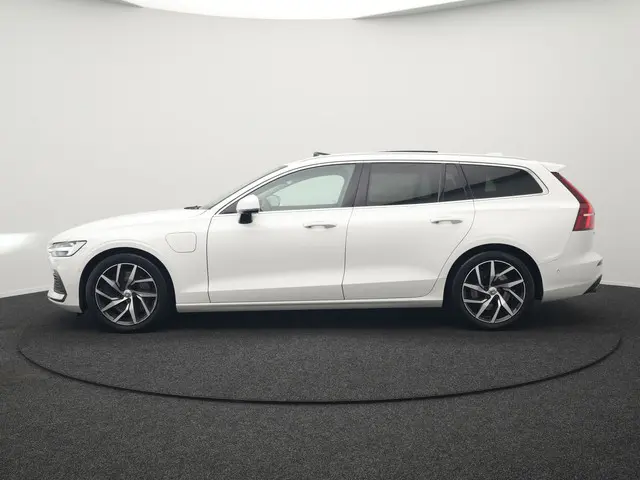 Volvo V60 T6 Twin Engine AWD Momentum Pro PHEV 340pk Dealer O.H | Panodak | Adaptive Cruise | 360 Ca...