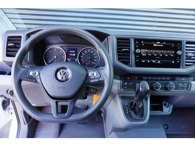 Volkswagen Crafter 163pk RWD Automaat L3H2/L2H1 LED 3500kg Trekhaak Navigatie Camera Apple carplay A...