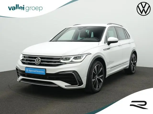 Volkswagen Tiguan 1.5 TSI 150 pk DSG R-Line Business+ | Trekhaak | Achteruitrijcamera | Adaptive Cru...
