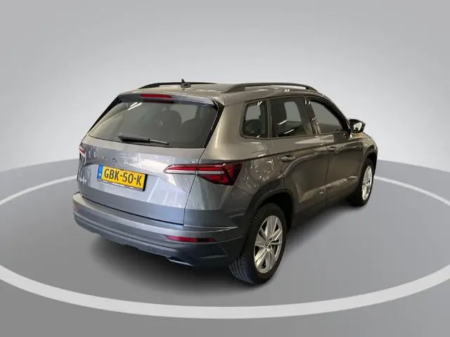 Skoda Karoq 1.5 TSI ACT 150pk DSG Business Edition · Camera · Inklap. Trekhaak · Keyless · Stuur- &...