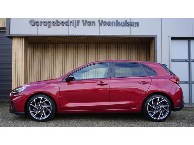 Hyundai i30 1.5 T-GDi 160pk N Line Navi LED 18inch LM Keyless Groot scherm A-Camera *Sunset Red Meta...