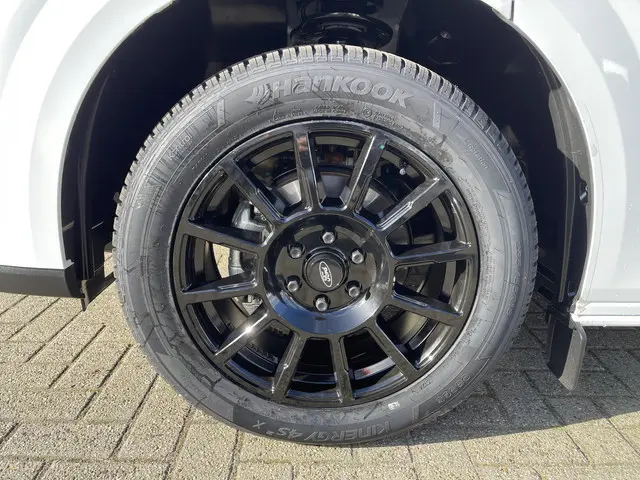 Ford Transit Custom 320 2.0 TDCI 130pk L2H1 Sport originele DC 5 persoons / rijklaar € 42.950 ex btw / lease vanaf € 769 / 18 inch velgen 4 seizoenen banden / nieuwe bus BPM vrij !