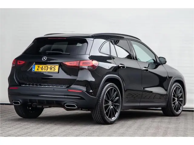 Mercedes-Benz GLA-klasse 180 AMG Nightpack, Widescreen, Distronic, Sfeerverlichting 2023