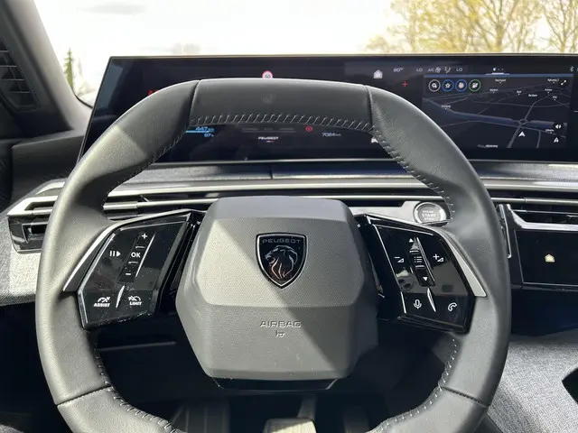 Peugeot e-3008