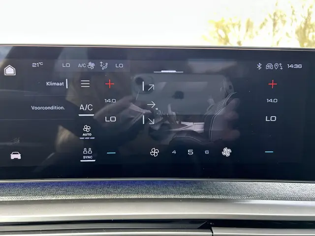 Peugeot e-3008