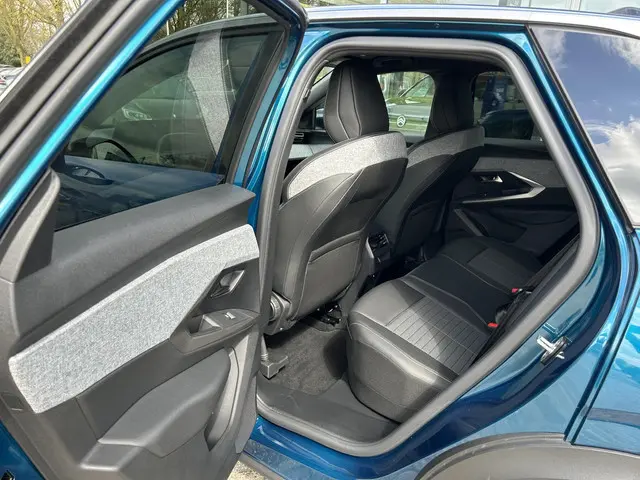 Peugeot e-3008