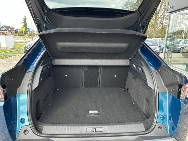 Peugeot e-3008