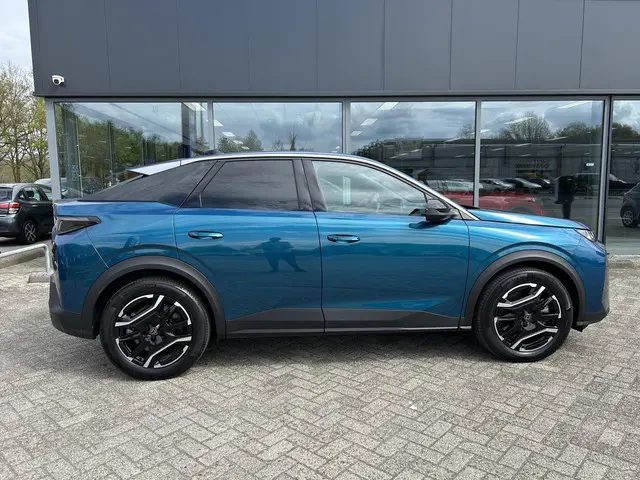 Peugeot e-3008