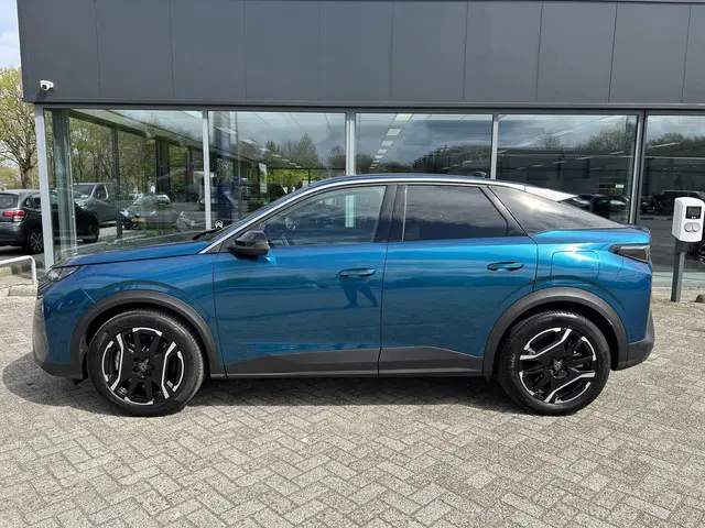 Peugeot e-3008