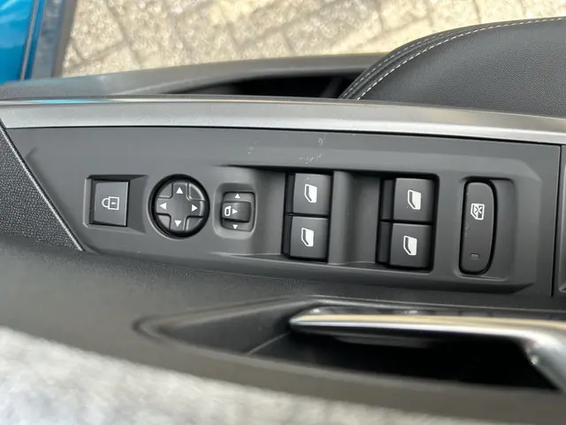 Peugeot e-3008