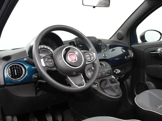 Fiat 500 C 1.0 Hybrid Lounge Plus | Navigatie | Cruise Control | Parkeer Sensoren | Climate Control...