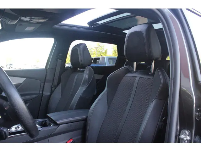 Peugeot 5008 1.6 180PK AUTOMAAT GT | PANORAMA SCHUIF/KANTEL DAK | FOCAL AUDIO SYSTEM | 7-PERSOONS! |...