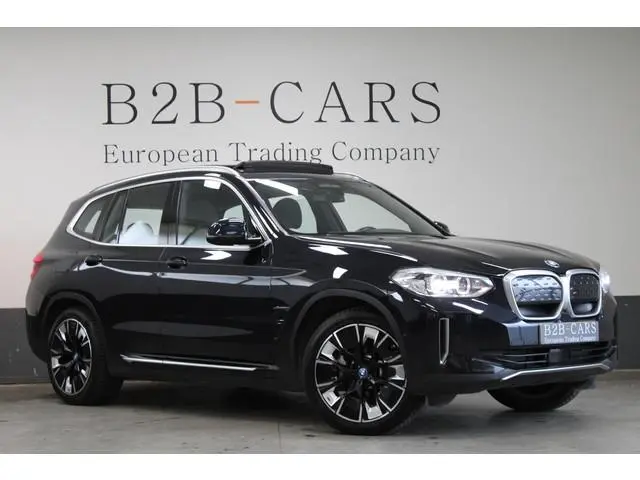 BMW iX3 Executive 80 kWh | SOH 98% | Panorama | Trekhaak | Zwart Lederen bekleding