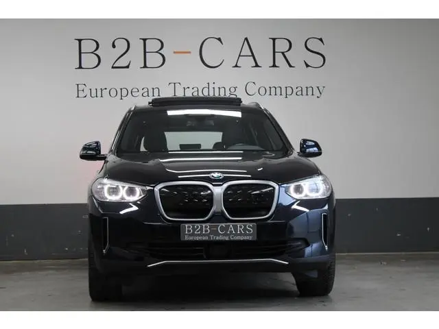 BMW iX3 Executive 80 kWh | SOH 98% | Panorama | Trekhaak | Zwart Lederen bekleding