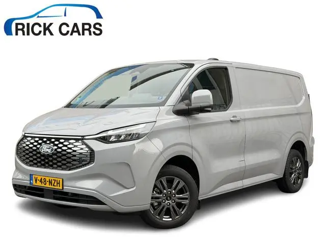 Ford E-Transit Cust. 320 L1H1 Limited 65 kWh/ 218 PK Direct leverbaar/stoel&stuur verwaming/B&O/ Cam...