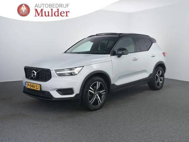 Volvo XC40 1.5 T3 Momentum Business R-Design | Trekhaak | Pano | Camera | Allseason banden | Cruise...
