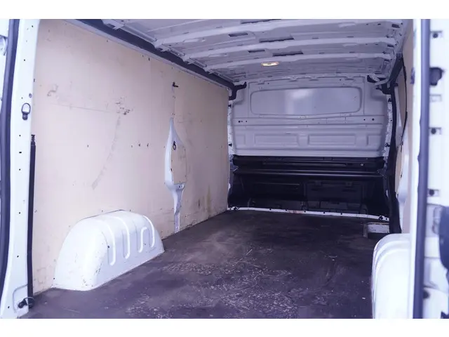 Nissan NV300