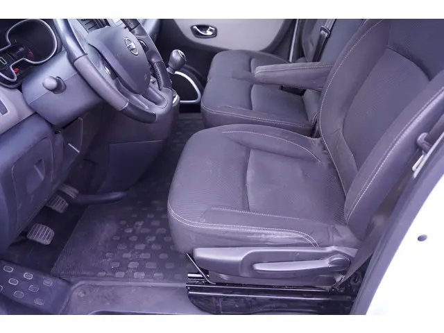 Nissan NV300