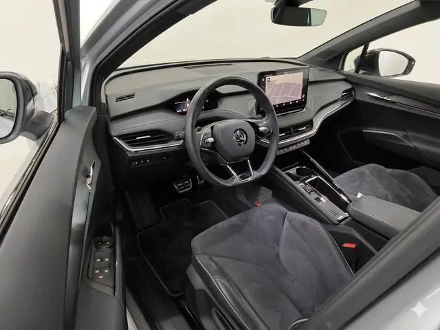 Skoda Enyaq iV 60 Sportline 180pk | Navigatie | Parkeercamera | Stoelverwarming | Adaptieve cruise c...