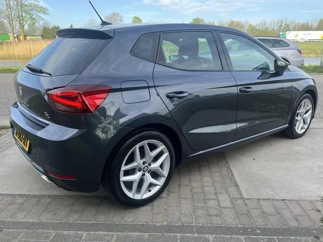 SEAT Ibiza 1.0 TSI FR Business Intense /Als nieuw!! virtual cockpit / Camera / Apple Carplay - Andro...