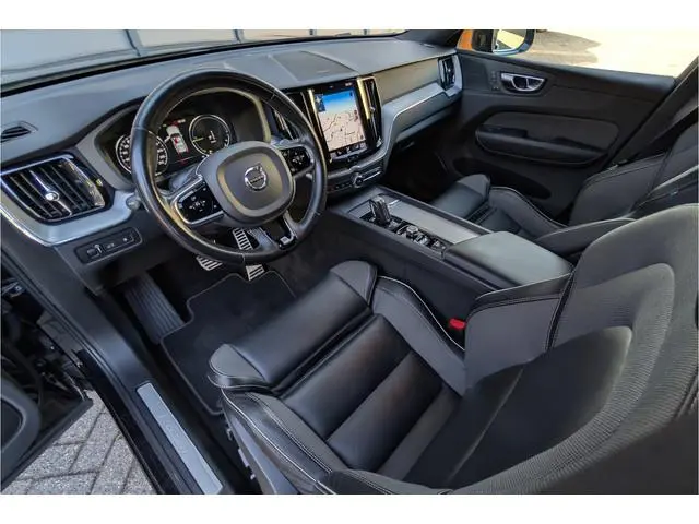 Volvo XC60 2.0 T8 Twin Engine AWD R-Design Panorama Trekhaak
