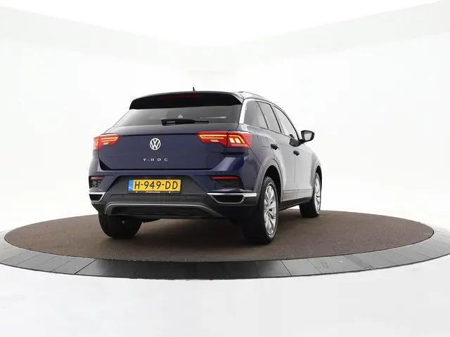 Volkswagen T-Roc 1.5 TSI 150PK Style · Camera · Apple Carplay/Android Auto · Elek. Achterklep · P-Se...