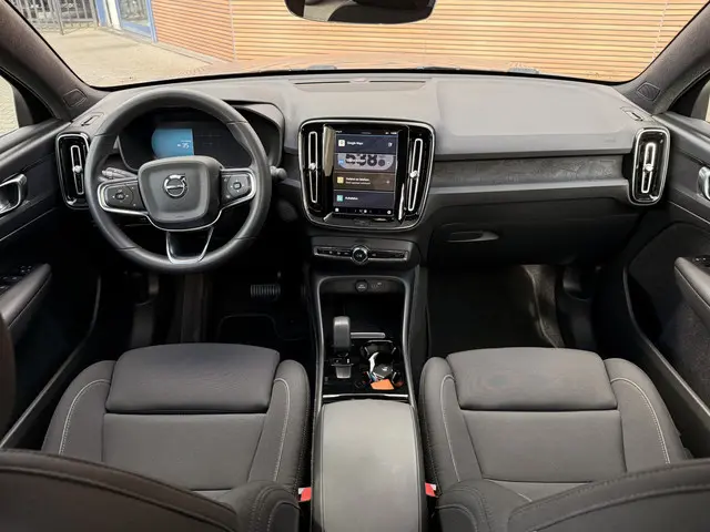 Volvo C40 Recharge Core 69 kWh Panoramadak / Carplay / Camera / SOH 92%