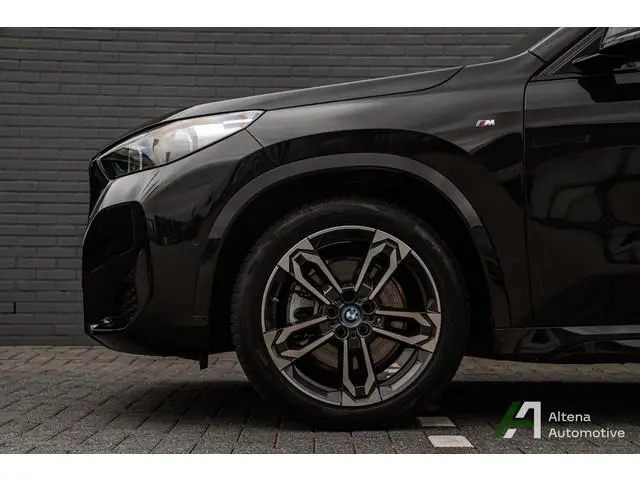 BMW iX1 xDrive30 64,7 kWh M-sport, BTW, Harman Kardon, comfort acces, panorama dak, 360 camera, head...