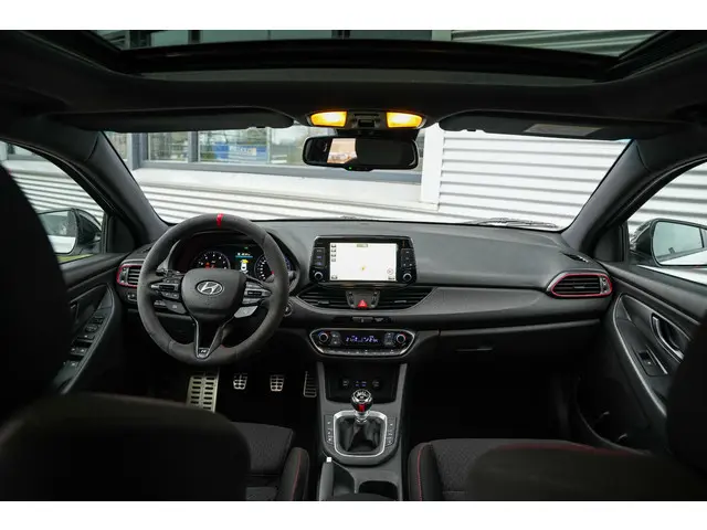 Hyundai i30 Fastback 2.0 T-GDI N1 Panodak Pops And Bangs Navigatie Camera Stoelverw. Alcantara Keyless Stoel Stuurverw.