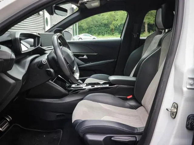 Peugeot e-208 EV GT 350 50 kWh | Clima | Cruise | Navi | Panoramadak | 360 Graden camera | Pdc | 17...
