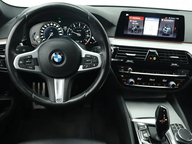Bmw 5-serie Touring 520i M-Sport High Executive Edition | Leder | Navigatie | Cruise