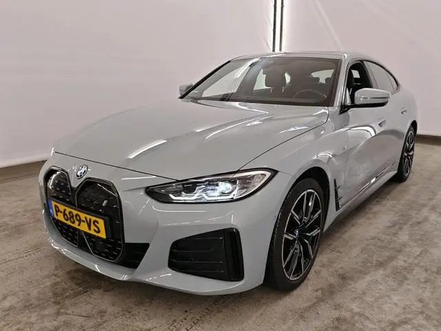 BMW i4 eDrive40 84 kWh Schuif-/kanteldak Leer Camera Led