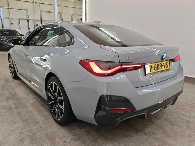 BMW i4 eDrive40 84 kWh Schuif-/kanteldak Leer Camera Led