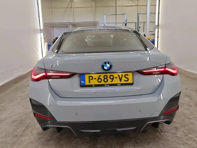 BMW i4 eDrive40 84 kWh Schuif-/kanteldak Leer Camera Led