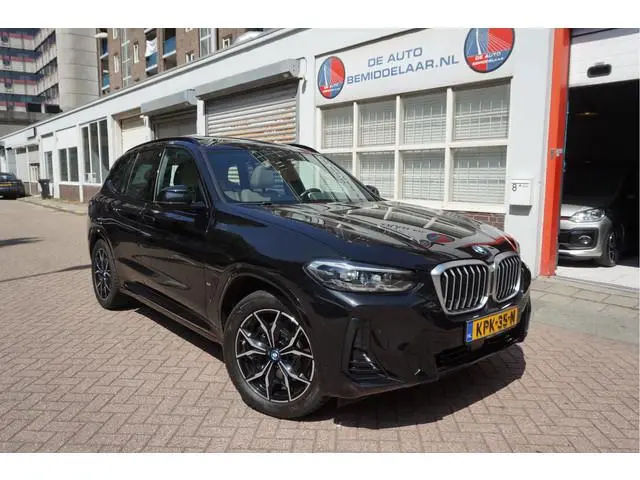 BMW X3 xDrive30e High Executive M-SPORT | Trekhaak | Panoramadak | Adaptive + Lane | BTW auto | Appl...