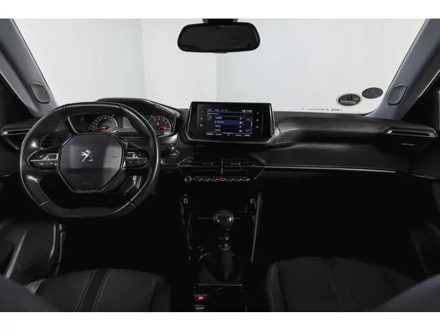 Peugeot 2008 1.2 PureTech 100 PK Allure | Cruise | PDC | Camera | Carplay/Android | ECC | LM 17" |